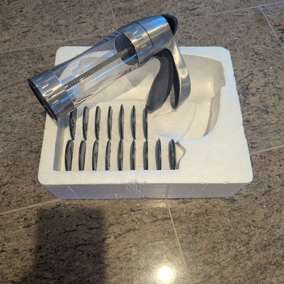 Silver and Black Wine Opener Set - Picture 3 of 4